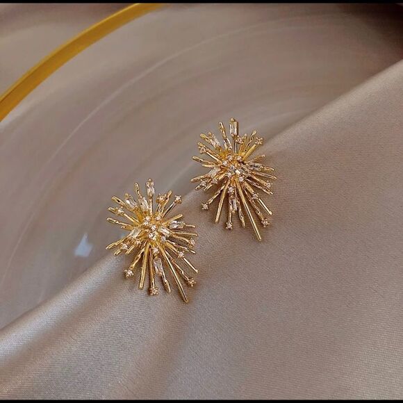New 18K Diamond Firework Stud Earrings - Picture 3 of 4